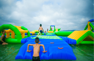 Khám Phá Công Viên Nước Bơm Hơi Trên Bãi Biển Lớn Nhất Việt Nam Khám Phá Công Viên Nước Bơm Hơi Trên Bãi Biển Lớn Nhất Việt Nam