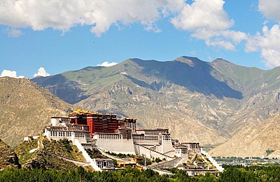 Khám phá cung điện Potala huyền bí khổng lồ