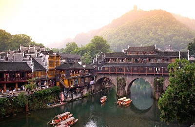 Khám Phá trải nghiệm Trung Quốc Hành Trình Trương Gia Giới - Phù Dung Trấn - Phượng Hoàng Cổ Trấn Cùng VietSense