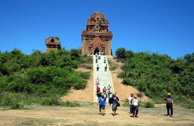 Khám phá vẻ đẹp Tháp Bánh Ít Khám phá vẻ đẹp Tháp Bánh Ít