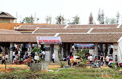 Làng Văn hóa - chương trình các dân tộc Việt Nam Làng Văn hóa - chương trình các dân tộc Việt Nam