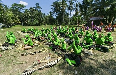 Lễ hội sơn xanh trừ tà ở Bali