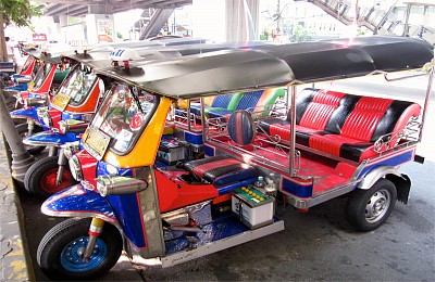 Một lần ngồi trên xe Tuk tuk khám phá vẻ đẹp Thái Lan