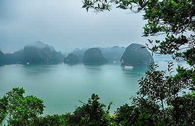 Ngắm Hạ Long từ đỉnh Titop