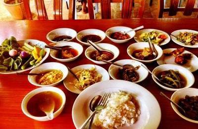 Thưởng thức buffet bình dân ở Myanmar