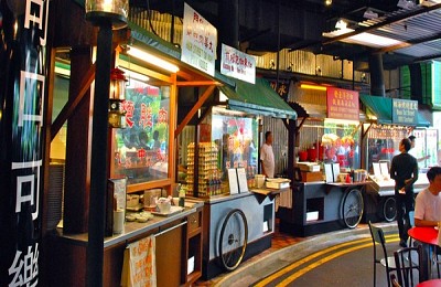 Thưởng thức những món ăn ngon tại phố ẩm thực Singapore Food Trail.