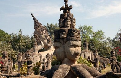Tĩnh lặng với vườn tượng Phật tại Lào Tĩnh lặng với vườn tượng Phật tại Lào