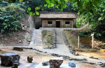 Trở Lại Mường Phăng Thăm Sở Chỉ Huy Chiến Dịch Điện Biên Phủ Trở Lại Mường Phăng Thăm Sở Chỉ Huy Chiến Dịch Điện Biên Phủ