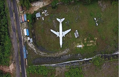 Từng có một chiếc Boeing 737 nằm bỏ không trên cánh đồng Bali Từng có một chiếc Boeing 737 nằm bỏ không trên cánh đồng Bali