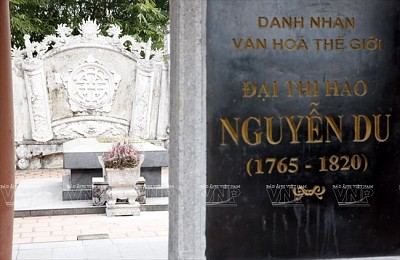 Về Tiên Điền, thăm khu di tích Đại thi hào Nguyễn Du Về Tiên Điền, thăm khu di tích Đại thi hào Nguyễn Du