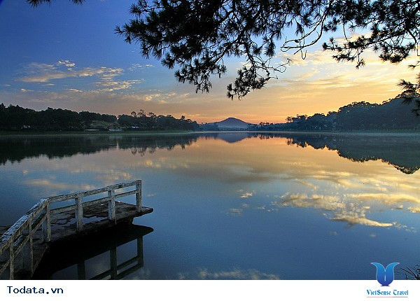 Hồ Xuân Hương – Viên Ngọc Xanh Giữa Lòng Đà Lạt - Ảnh 2