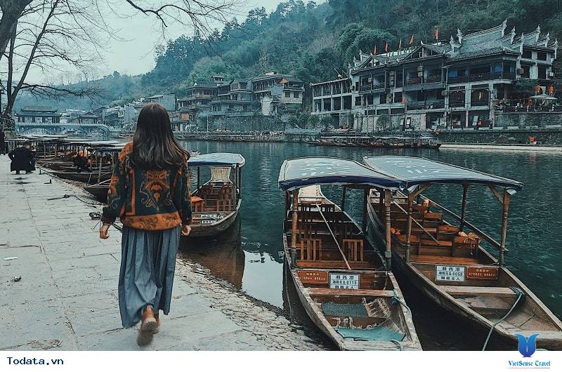 Chỉ Với 8,99 Triệu Đồng Bạn Đã Sở Hữu Một Tour Du Lịch Trung Quốc Khám Phá Phượng Hoàng Cổ Trấn Đầy Thơ Mộng - Ảnh 3 Chỉ Với 8,99 Triệu Đồng Bạn Đã Sở Hữu Một Tour Du Lịch Trung Quốc Khám Phá Phượng Hoàng Cổ Trấn Đầy Thơ Mộng - Ảnh 3