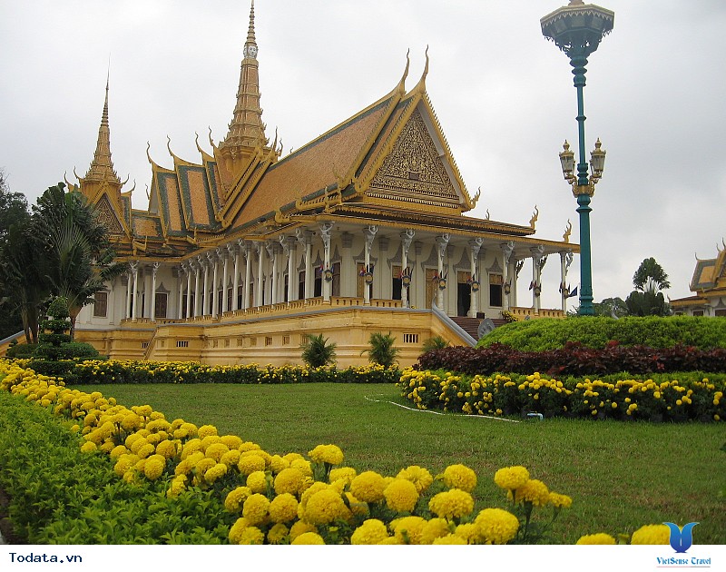 Có gì hấp dẫn tại cung điện Hoàng gia Campuchia - Ảnh 2