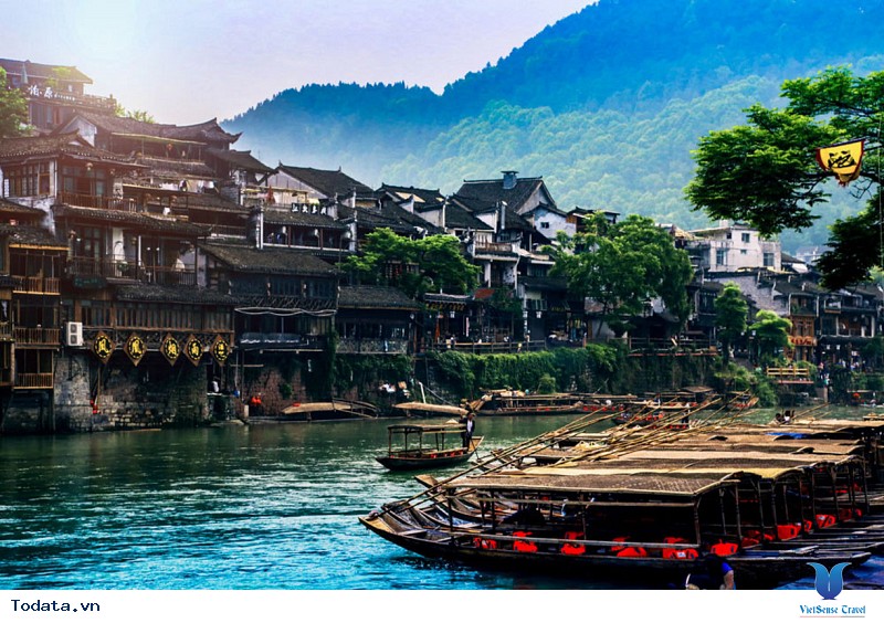 Giới Thiệu Phượng Hoàng Cổ Trấn - Điểm Đến Tuyệt Vời Tại Đất Nước Trung Hoa - Ảnh 1 Giới Thiệu Phượng Hoàng Cổ Trấn - Điểm Đến Tuyệt Vời Tại Đất Nước Trung Hoa - Ảnh 1