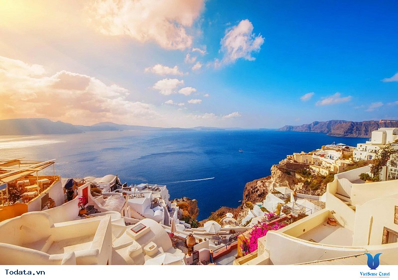 Khám Phá Thiên Đường Santorini - Hòn Đảo Bước Ra Từ Những Câu Chuyện Thần Thoại - Ảnh 1 Khám Phá Thiên Đường Santorini - Hòn Đảo Bước Ra Từ Những Câu Chuyện Thần Thoại - Ảnh 1