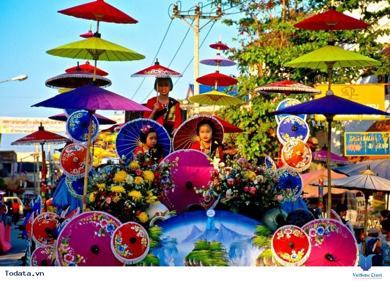 Tháí Lan thu hút khách du lịch với những lễ hội độc đáo - Ảnh 3 Tháí Lan thu hút khách du lịch với những lễ hội độc đáo - Ảnh 3