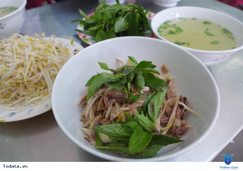 Tới Tây Nguyên Khám Phá Món Phở Đặc Biệt Không Bao GIờ Phục Vụ Một Tô - Ảnh 3 Tới Tây Nguyên Khám Phá Món Phở Đặc Biệt Không Bao GIờ Phục Vụ Một Tô - Ảnh 3