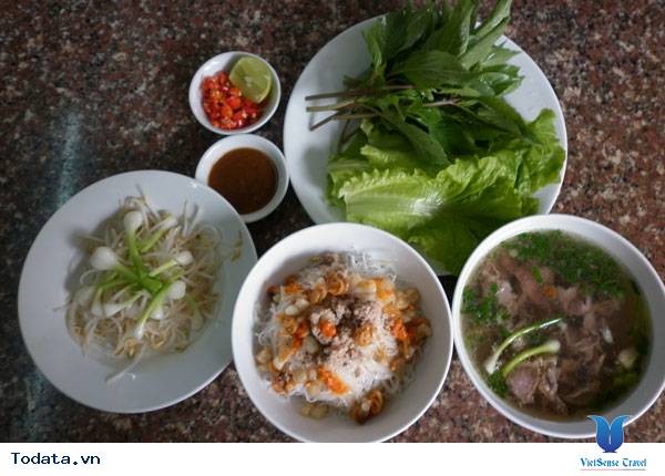 Tới Tây Nguyên Khám Phá Món Phở Đặc Biệt Không Bao GIờ Phục Vụ Một Tô - Ảnh 2 Tới Tây Nguyên Khám Phá Món Phở Đặc Biệt Không Bao GIờ Phục Vụ Một Tô - Ảnh 2