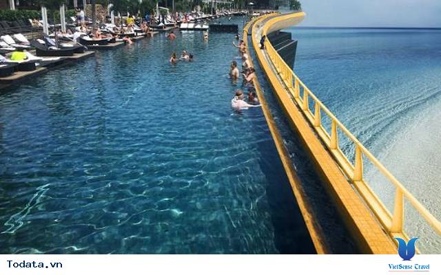 Bể bơi vô cực dát vàng sang chảnh cao nhất thế giới - Ảnh 2