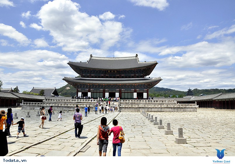 Cung điện Gyeongbok soi bóng nét cổ kính giữa đô thị hiện đại - Ảnh 3 Cung điện Gyeongbok soi bóng nét cổ kính giữa đô thị hiện đại - Ảnh 3