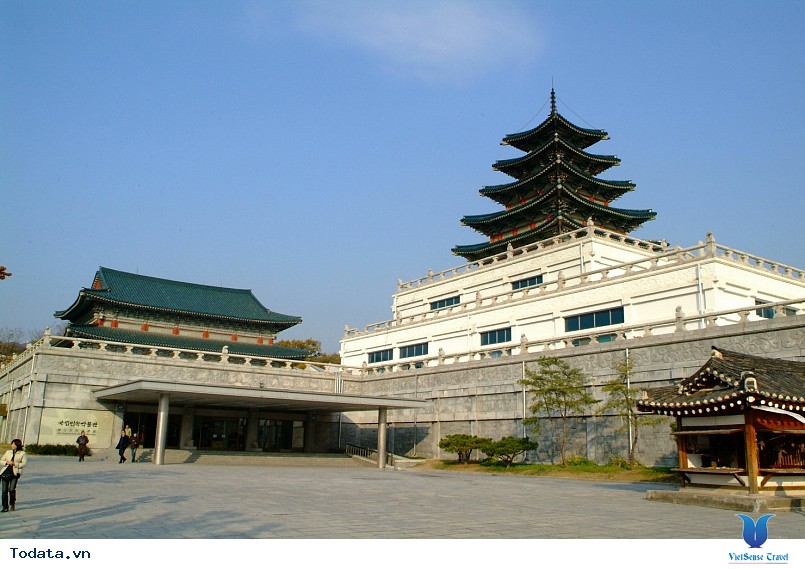 Cung điện Gyeongbok soi bóng nét cổ kính giữa đô thị hiện đại - Ảnh 4 Cung điện Gyeongbok soi bóng nét cổ kính giữa đô thị hiện đại - Ảnh 4