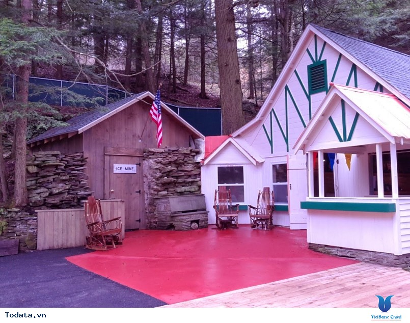 Hang Coudersport Ice làm vô nghĩa mọi định luật vật lý đóng băng vào mùa hè - Ảnh 2