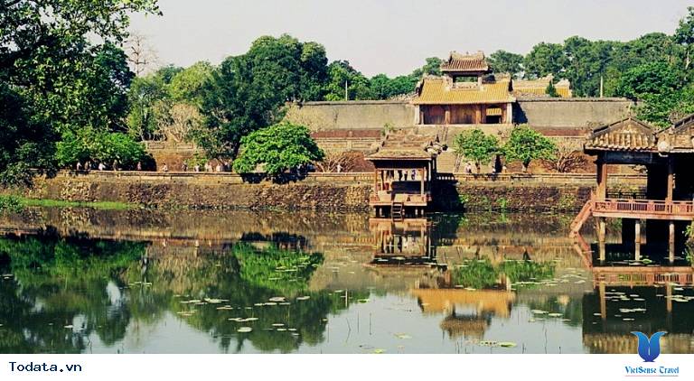 Lăng mộ của vị vua 103 vợ mà không con Tự Đức - Ảnh 1 Lăng mộ của vị vua 103 vợ mà không con Tự Đức - Ảnh 1