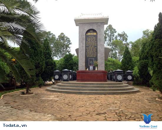 Mộ cụ Huỳnh Thúc Kháng trên núi Thiên Ấn - Ảnh 2