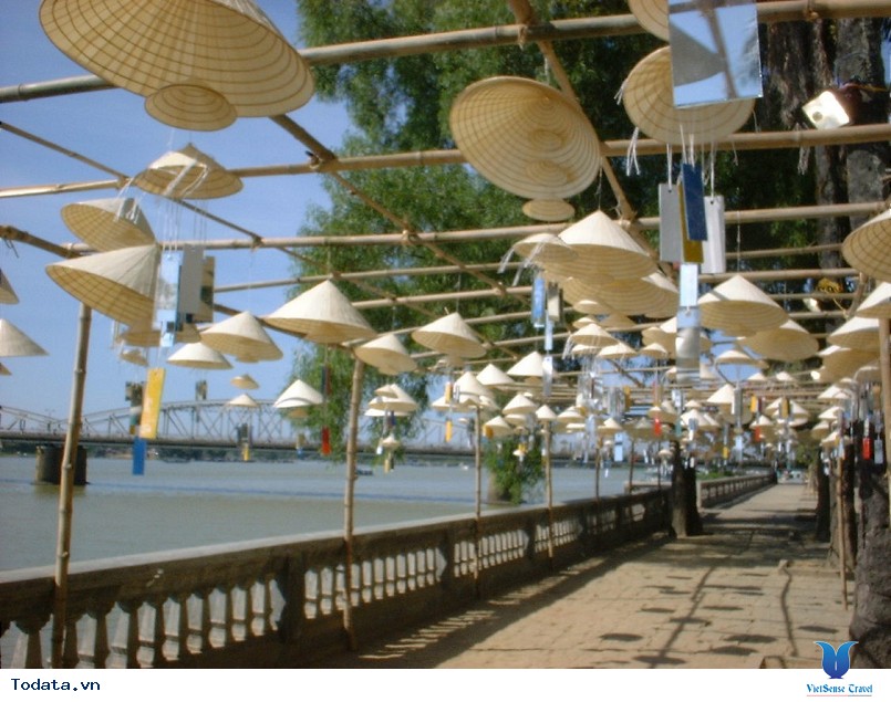 Nghề làm nón lá –Nét duyên thầm của du lịch Huế - Ảnh 3 Nghề làm nón lá –Nét duyên thầm của du lịch Huế - Ảnh 3