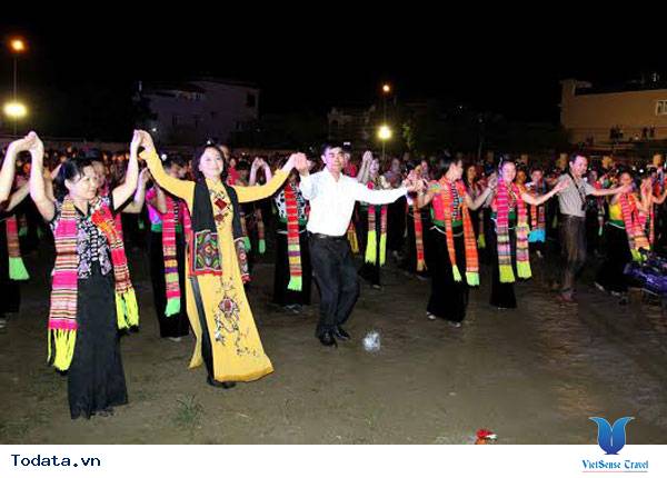 Tưng bừng Tuần văn hóa du lịch Mường Lò và kỉ niệm 45 năm thành lập thị xã Nghĩa Lộ - Ảnh 1