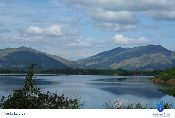 Biển Hồ Tnưng xanh ngắt ở Pleiku Hình ảnh 4