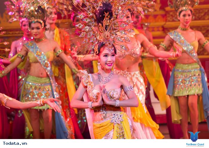 Bước lạc vào show chuyển giới Thái Lan đẹp mê hồn Hình ảnh 3