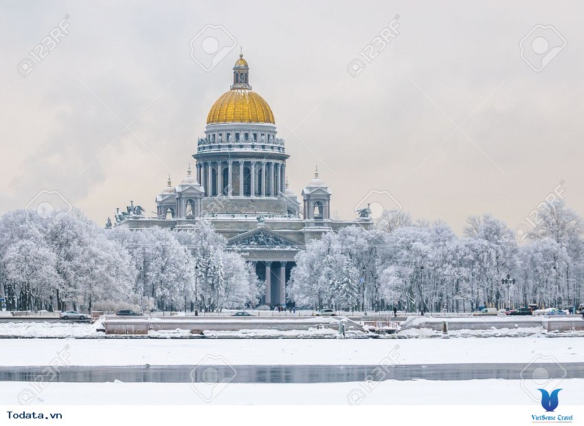 Cảnh đẹp trắng xóa tại nhà thờ Saint Isaac vào mùa đông Hình ảnh 1