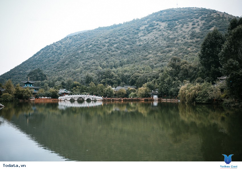 Công Viên Hắc Long Đàm Với Dáng Vẻ Đậm Nét Trung Hoa Hình ảnh 5