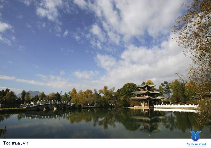 Công Viên Hắc Long Đàm Với Dáng Vẻ Đậm Nét Trung Hoa Hình ảnh 1