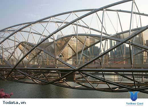 Đi bộ trên cây cầu Helix Bridge Hình ảnh 1