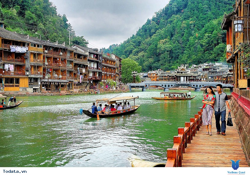 Điểm Đến Hút Khách Nhất Phượng Hoàng Cổ Trấn Hình ảnh 1