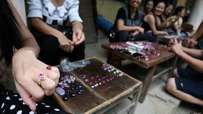 Điều thú vị khi mua sắm ở Chợ Bogyoke Aung San Hình ảnh 1