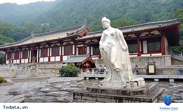 Hoa Thanh Trì- Suối Tắm Nước Nóng Của Đường Minh Hoàng Hình ảnh 2