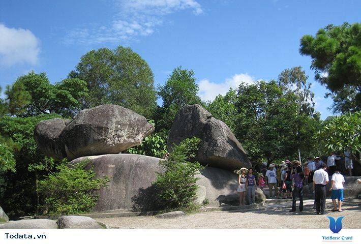 Hòn Trống Mái Hình ảnh 1