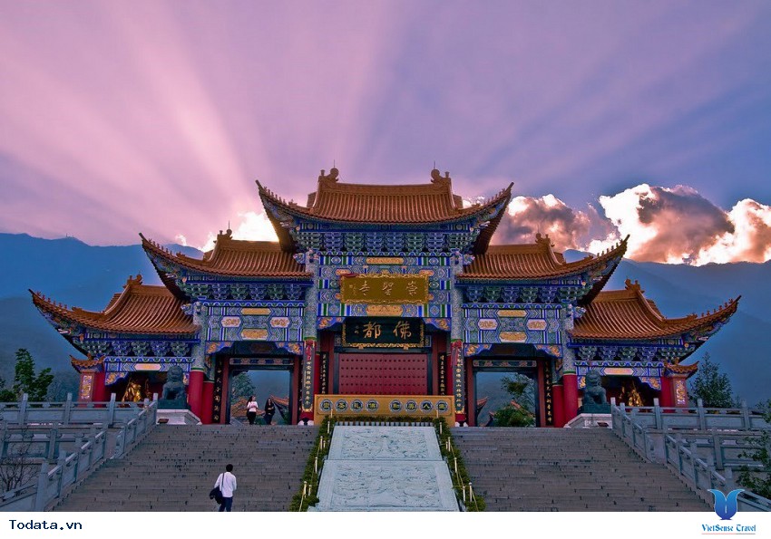 Kiến Trúc Đồ Sộ Của Trùng Thánh Pháp Tự Hình ảnh 1