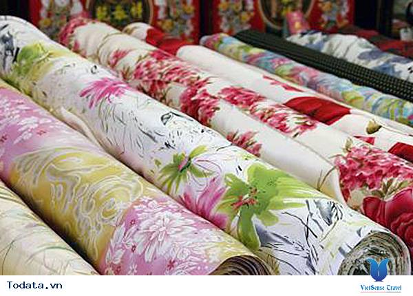 Mua Sắm Ở Cửa Hàng Tơ Lụa Nổi Tiếng Hình ảnh 3