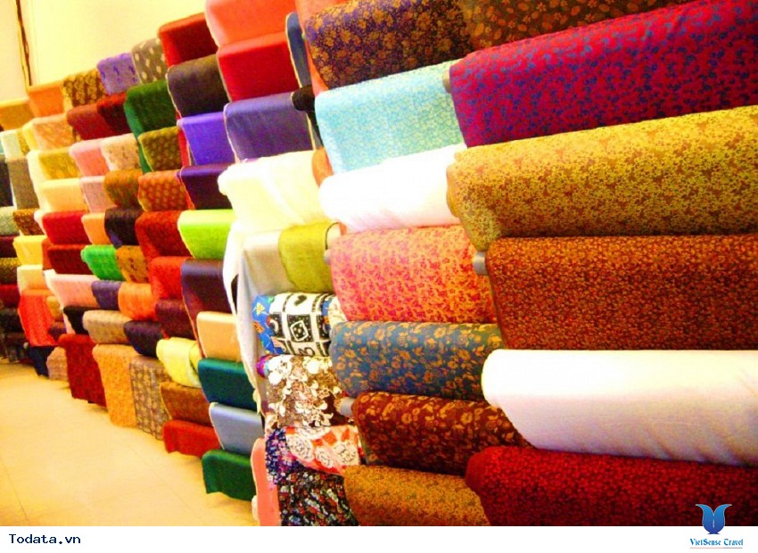 Mua Sắm Ở Cửa Hàng Tơ Lụa Nổi Tiếng Hình ảnh 1