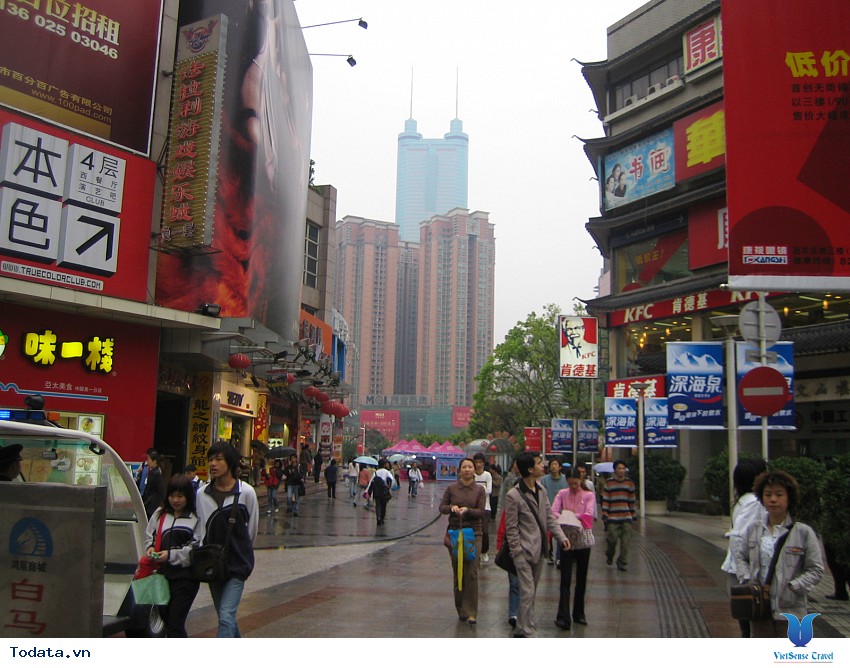 Mua Sắm Quên Lối Về Tại Khu Thương Mại Đông Môn Hình ảnh 5