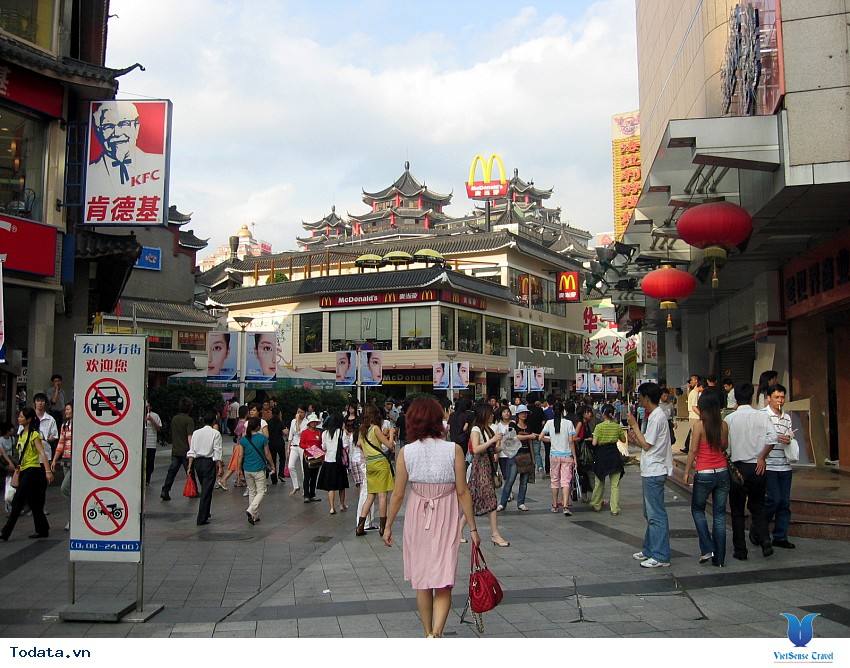 Mua Sắm Quên Lối Về Tại Khu Thương Mại Đông Môn Hình ảnh 9