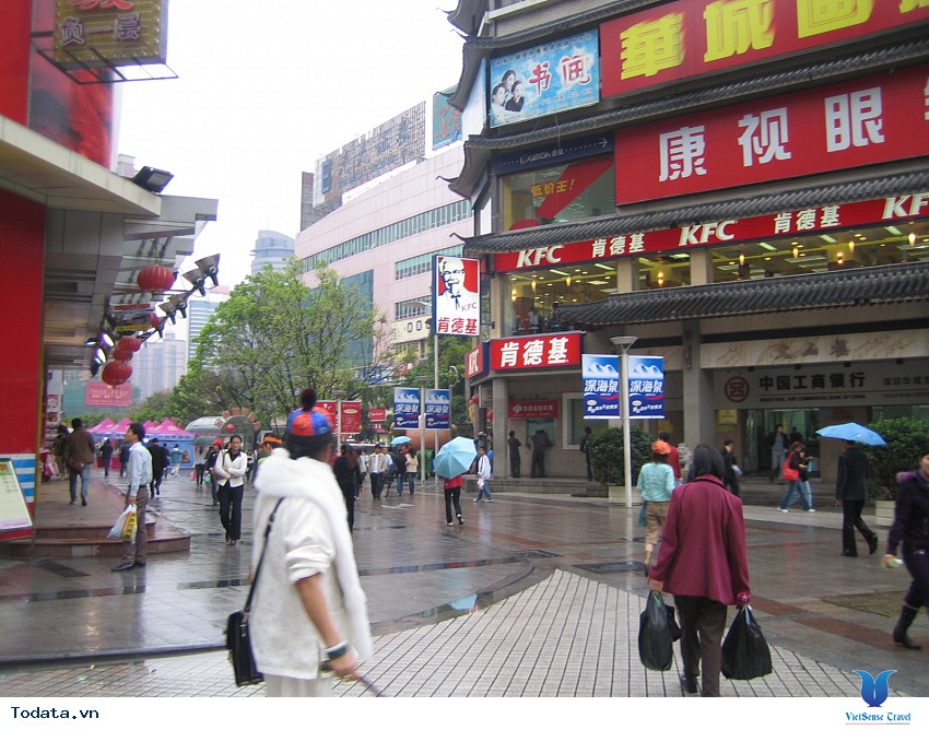 Mua Sắm Quên Lối Về Tại Khu Thương Mại Đông Môn Hình ảnh 3