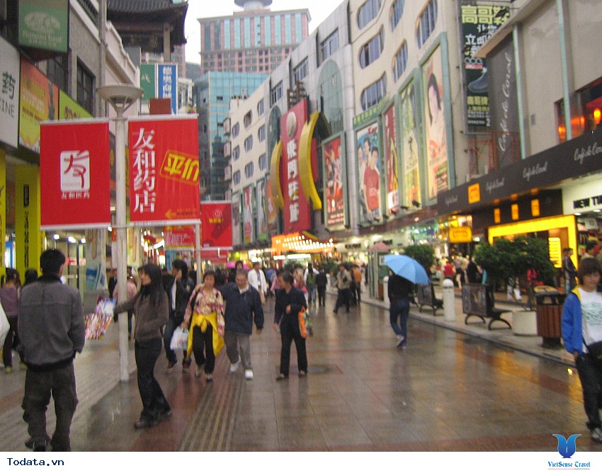 Mua Sắm Quên Lối Về Tại Khu Thương Mại Đông Môn Hình ảnh 6