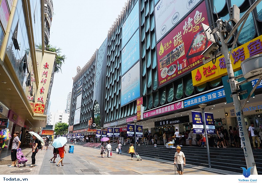 Mua Sắm Quên Lối Về Tại Khu Thương Mại Đông Môn Hình ảnh 8