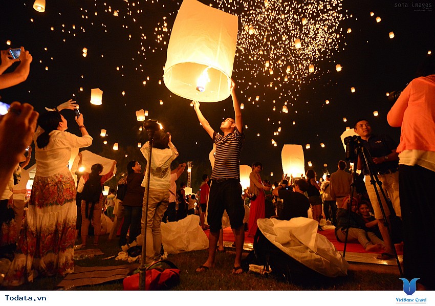 Ngắm đèn trời trong lễ hội Loy Krathong tại Chiang Mai Hình ảnh 5 Ngắm đèn trời trong lễ hội Loy Krathong tại Chiang Mai Hình ảnh 5
