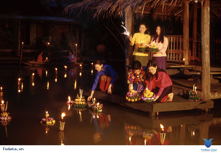 Ngắm đèn trời trong lễ hội Loy Krathong tại Chiang Mai Hình ảnh 12 Ngắm đèn trời trong lễ hội Loy Krathong tại Chiang Mai Hình ảnh 12